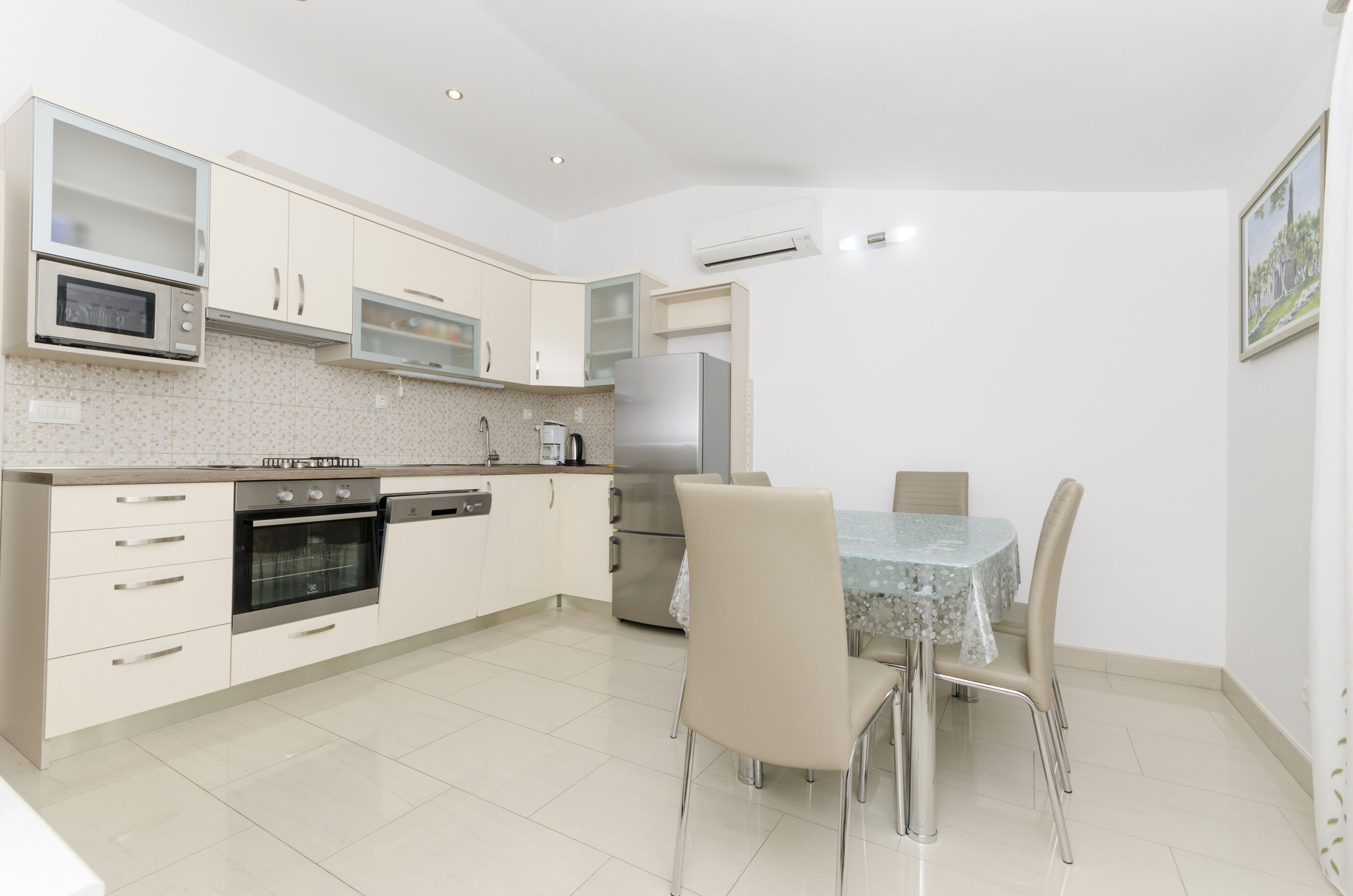 Apartments Klisović 32591-A2
