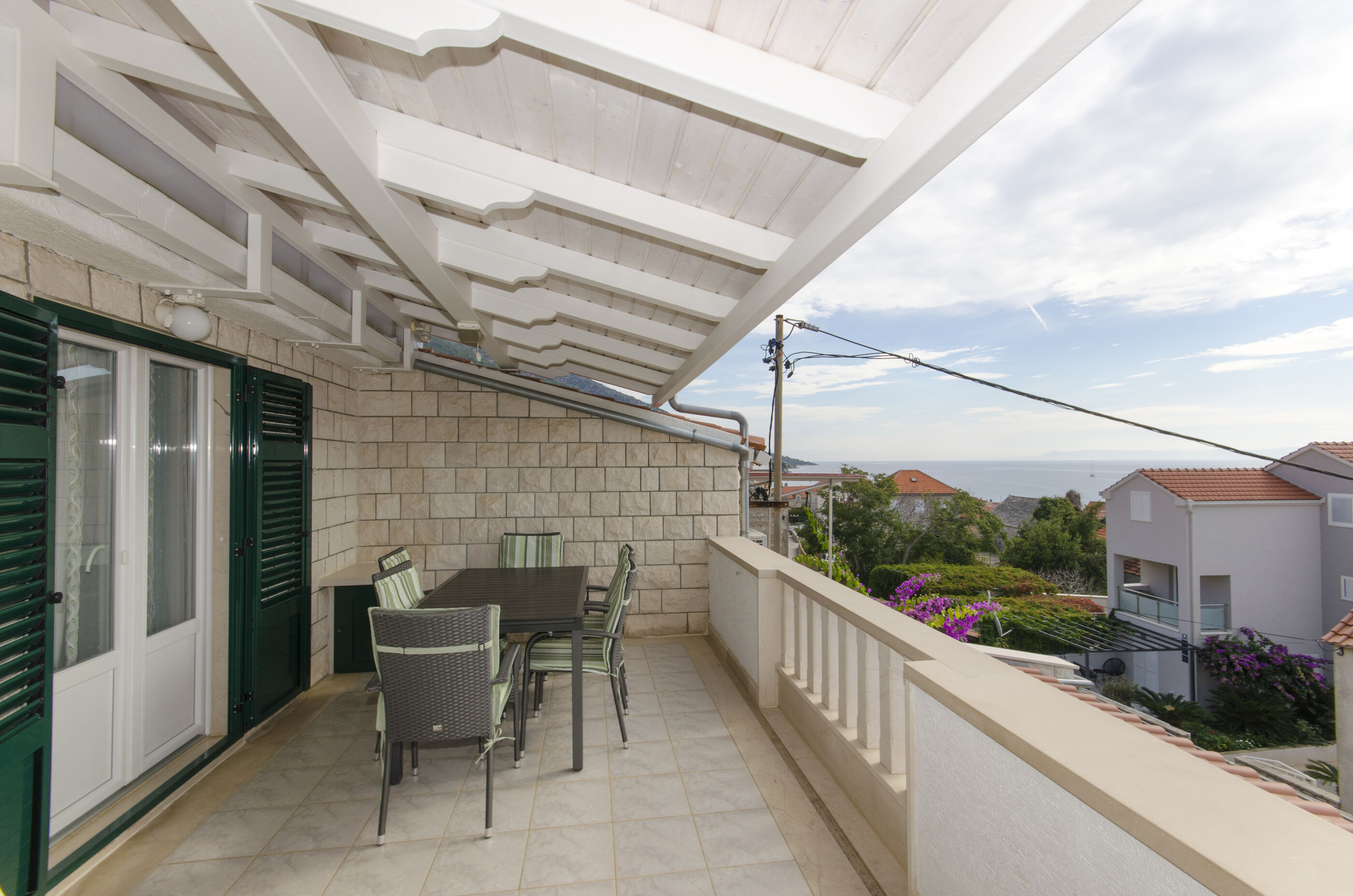 Apartments Klisović 32591-A2
