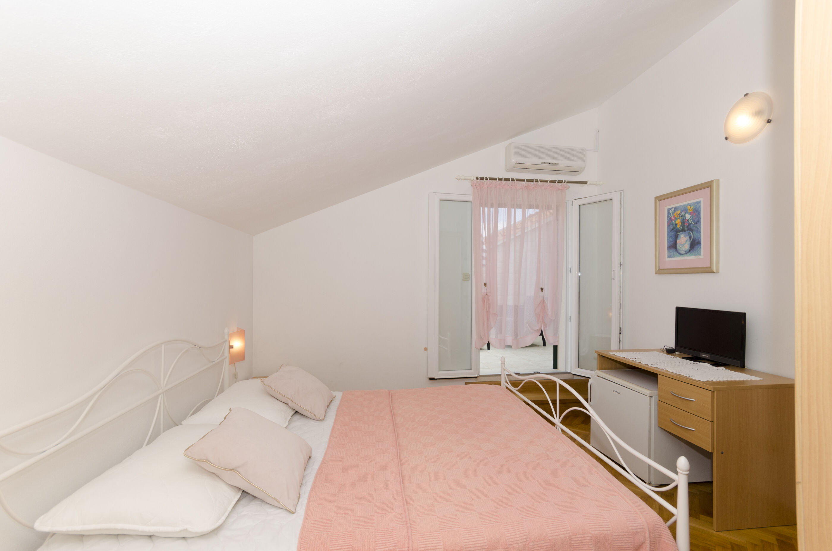 Apartment and Rooms Mate 38551-S1