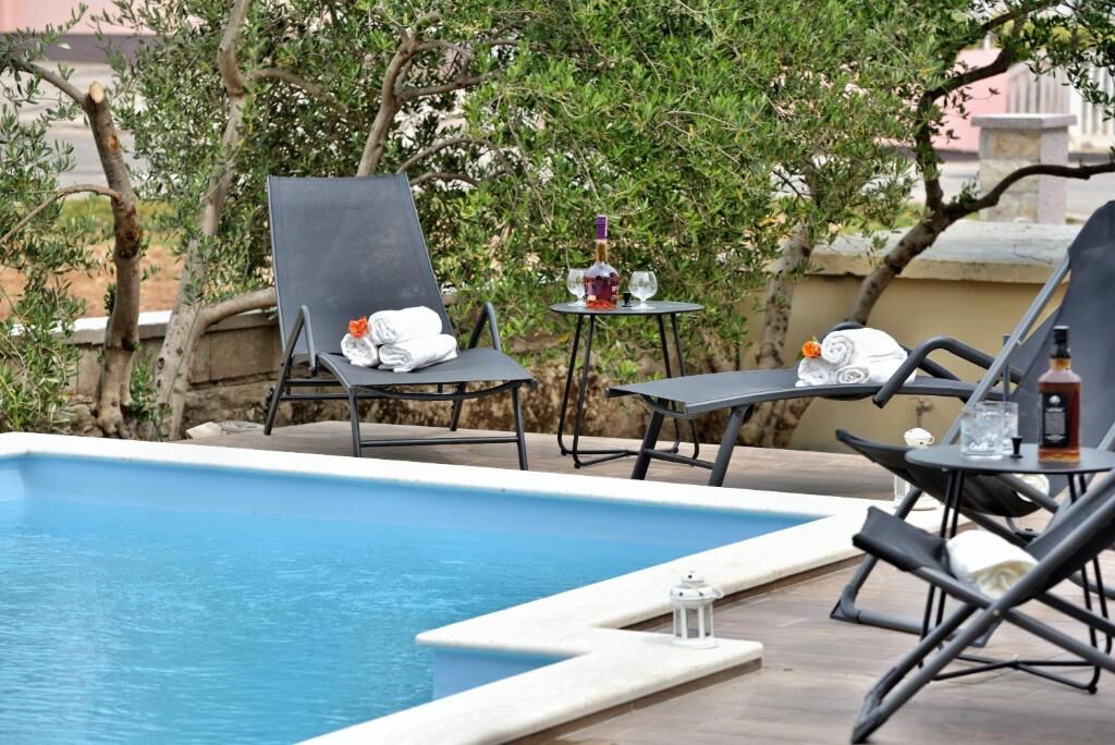 Apartments Wellness &  Beauty 90701-A1