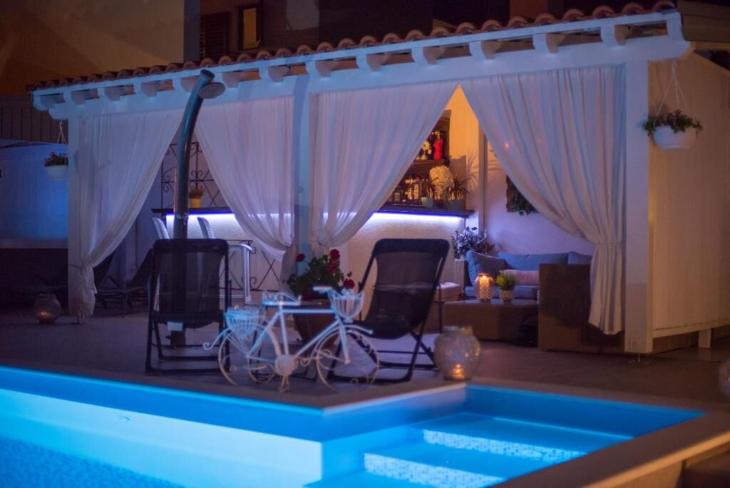 Apartments Wellness &  Beauty 90701-A1