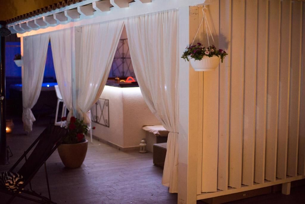 Apartments Wellness &  Beauty 90701-A1
