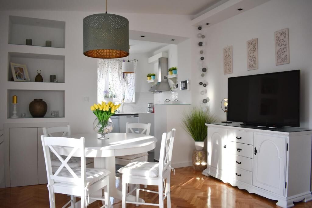 Apartments Wellness &  Beauty 90701-A1