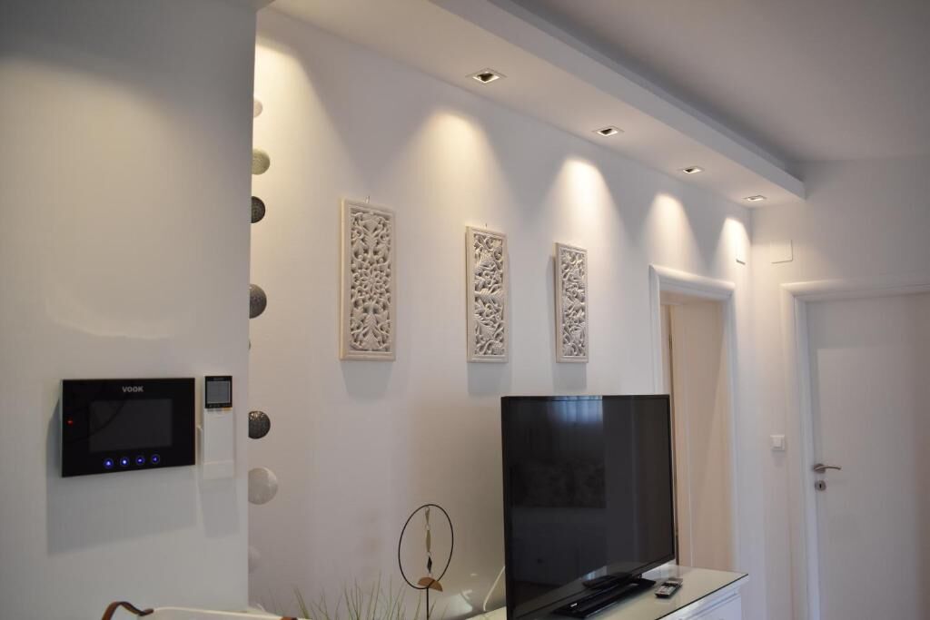 Apartments Wellness &  Beauty 90701-A1