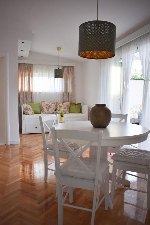 Apartments Wellness &  Beauty 90701-A1