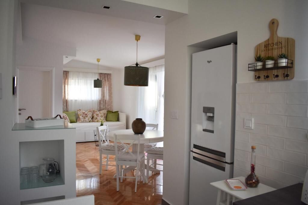 Apartments Wellness &  Beauty 90701-A1