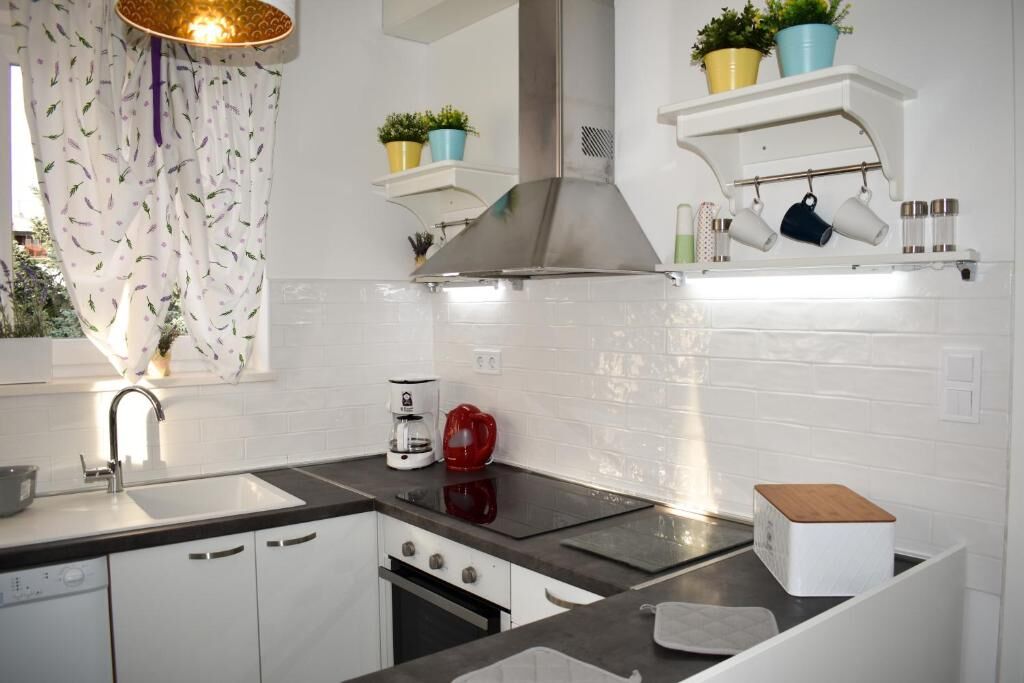 Apartments Wellness &  Beauty 90701-A1