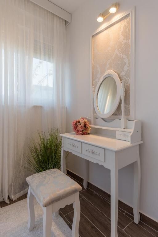 Apartments Wellness &  Beauty 90701-A1