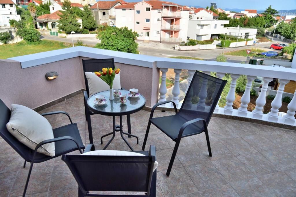 Apartments Wellness &  Beauty 90701-A2