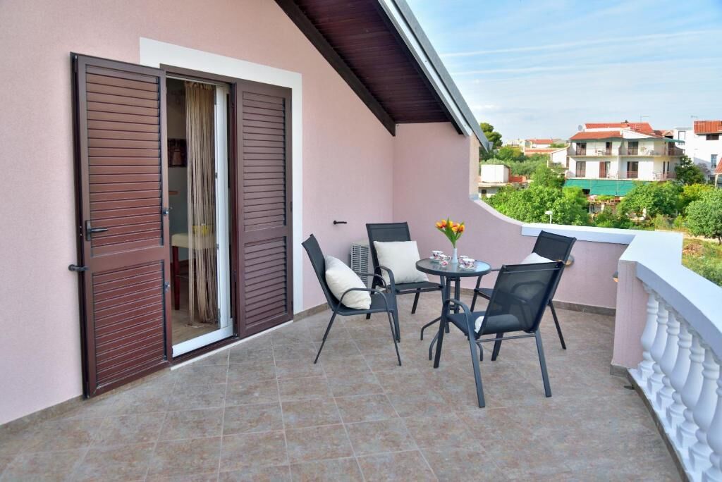 Apartments Wellness &  Beauty 90701-A2