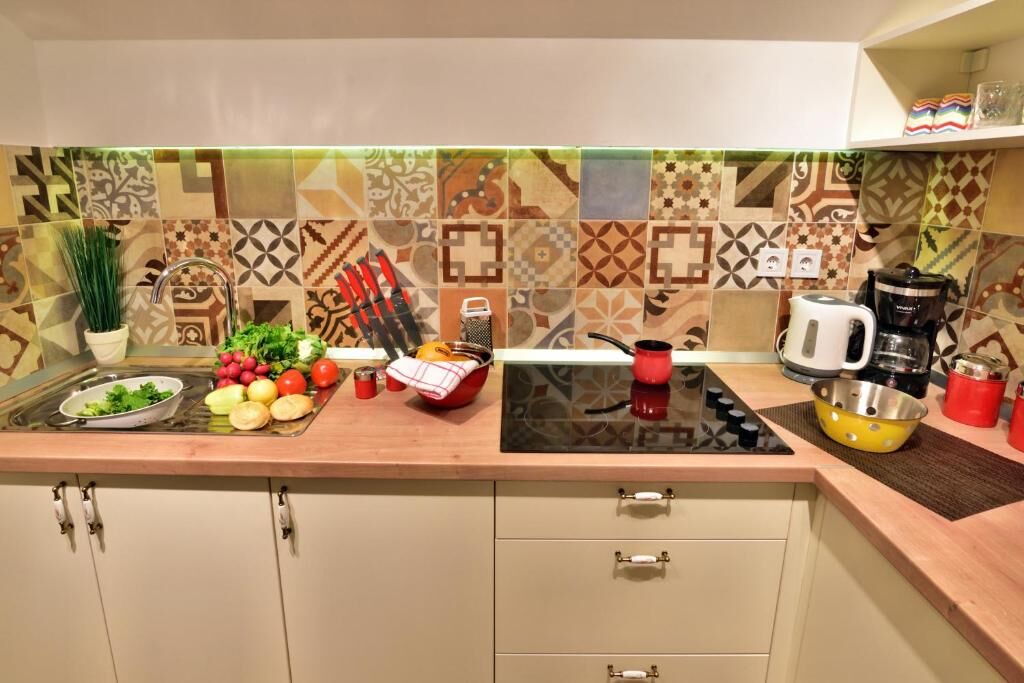 Apartments Wellness &  Beauty 90701-A2