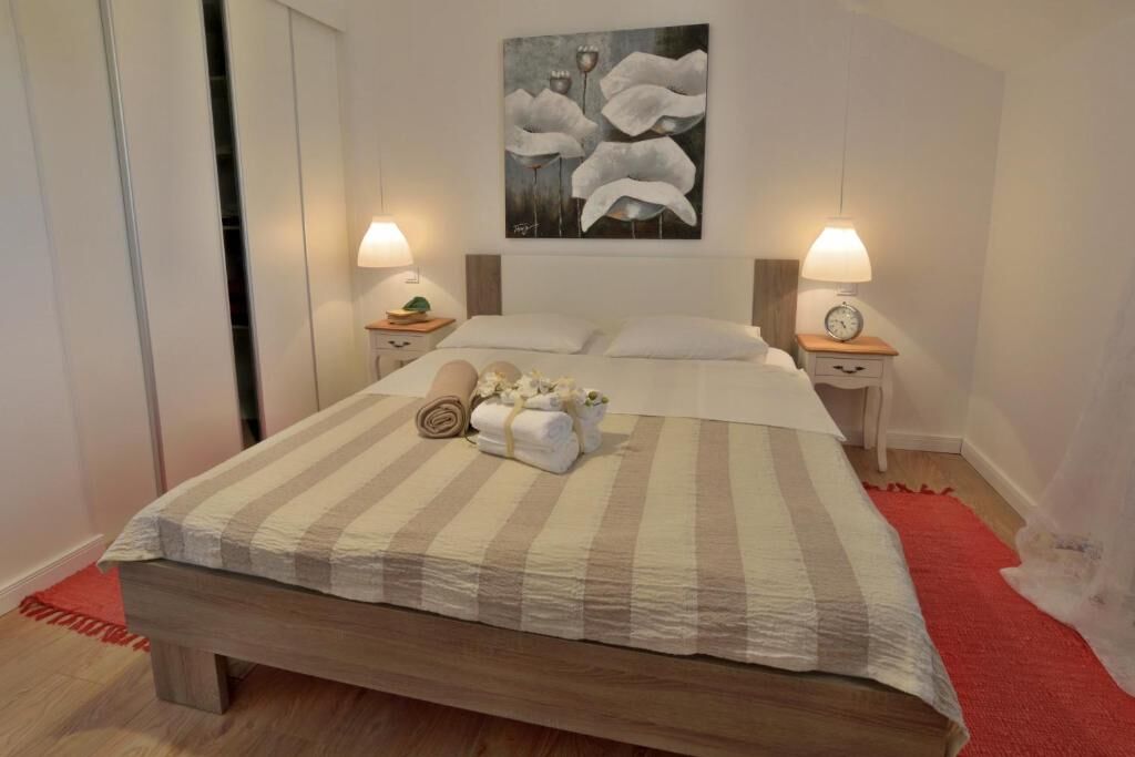 Apartments Wellness &  Beauty 90701-A2