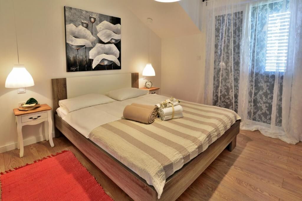 Apartments Wellness &  Beauty 90701-A2