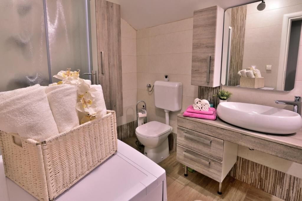Apartments Wellness &  Beauty 90701-A3