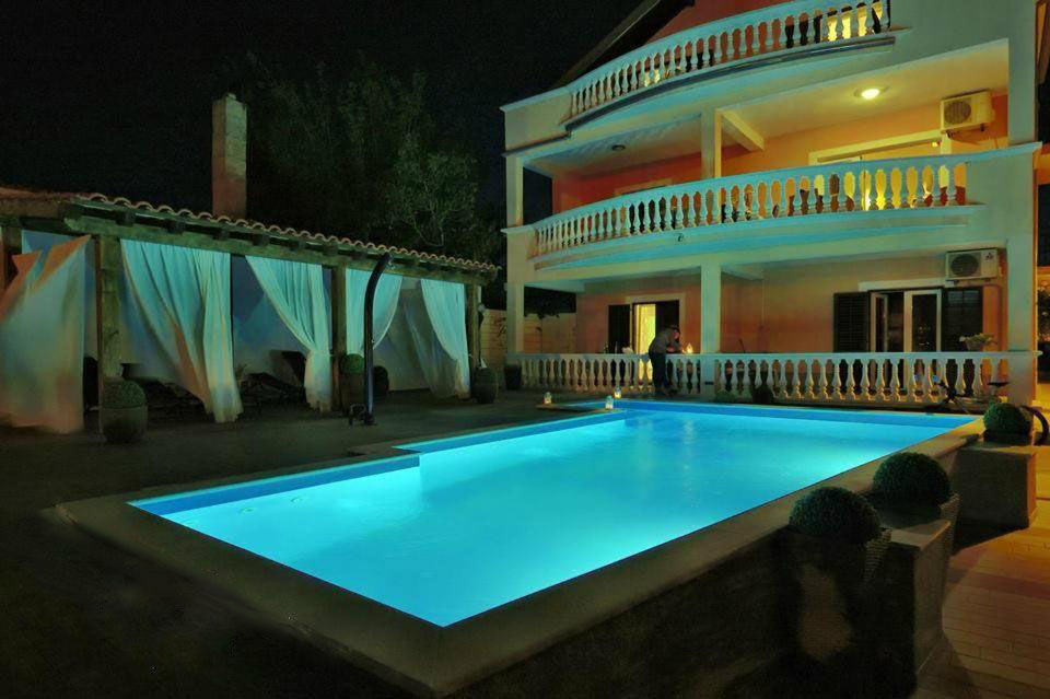 Apartments Wellness &  Beauty 90701-A1