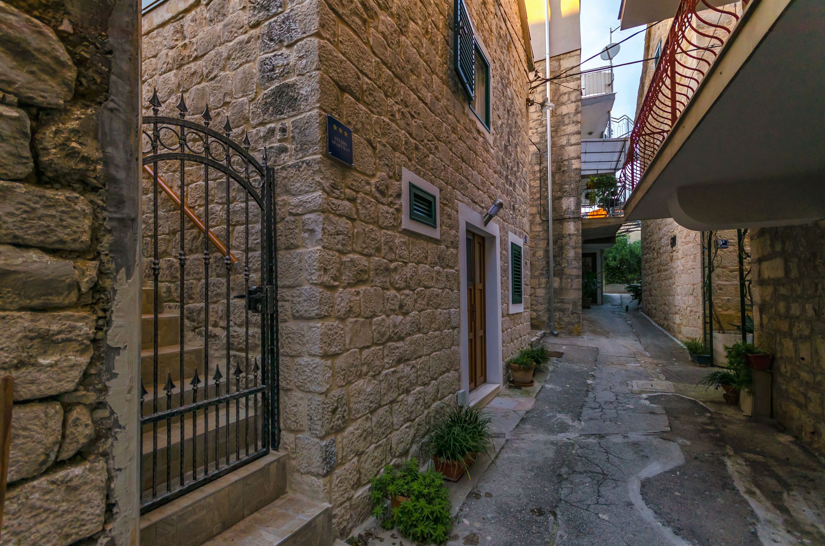 Apartment Stone apartment in center 90691-A1