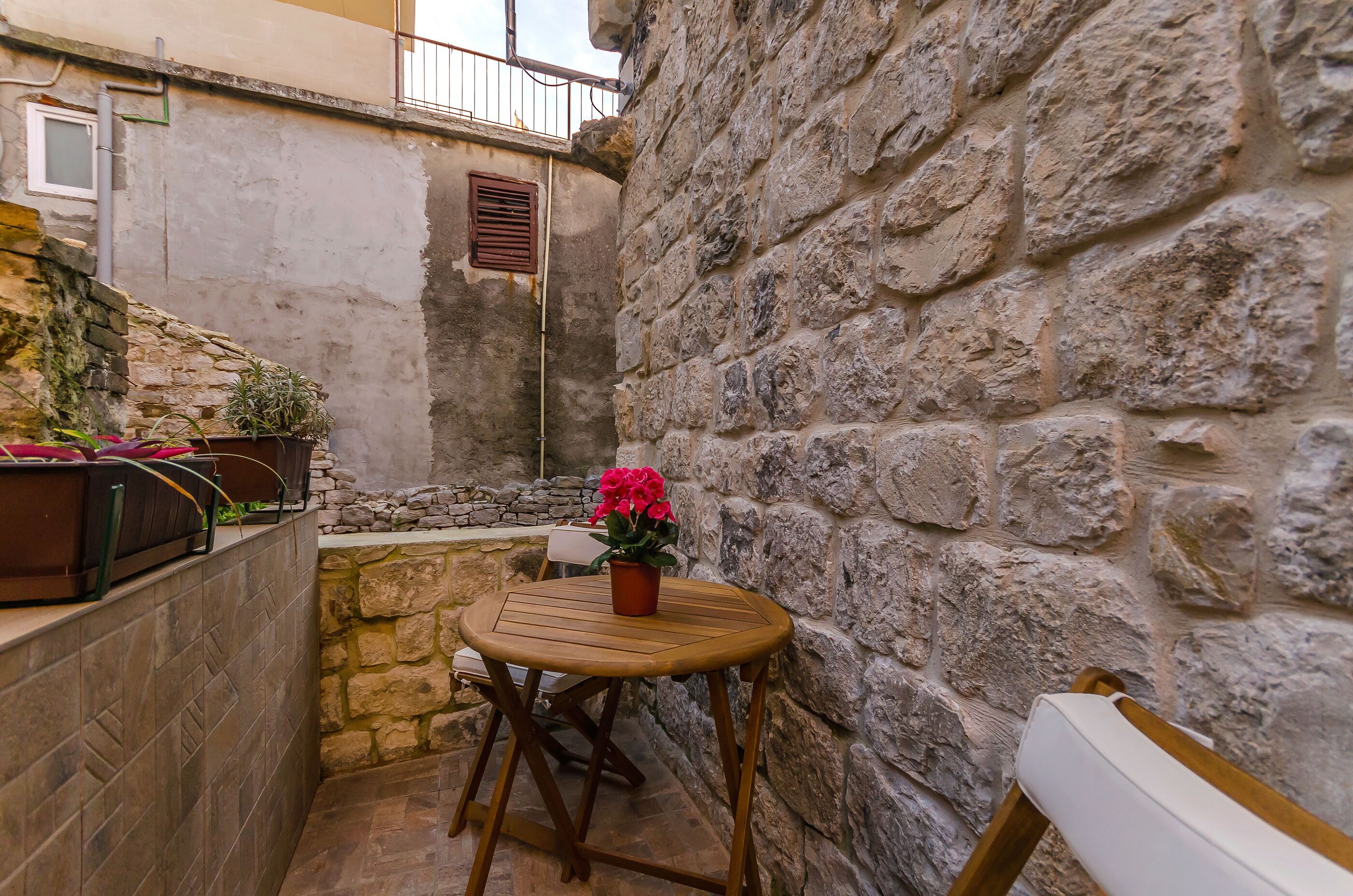Apartment Stone apartment in center 90691-A1