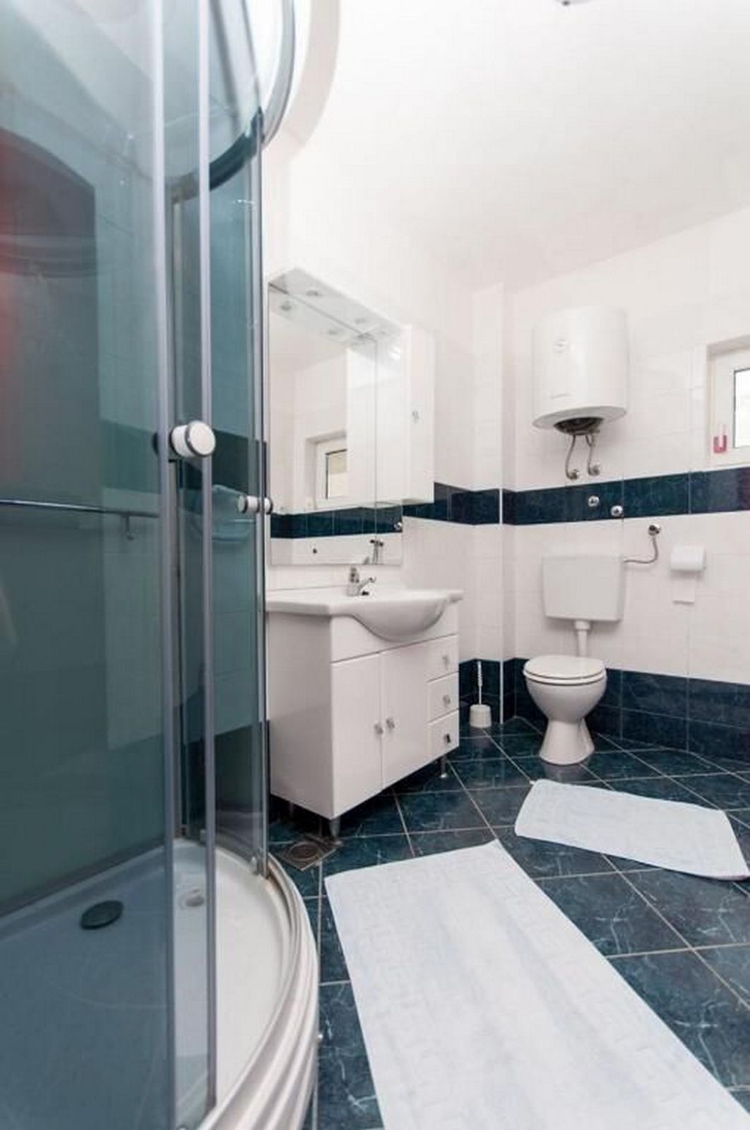Apartments Mladen 45211-A1
