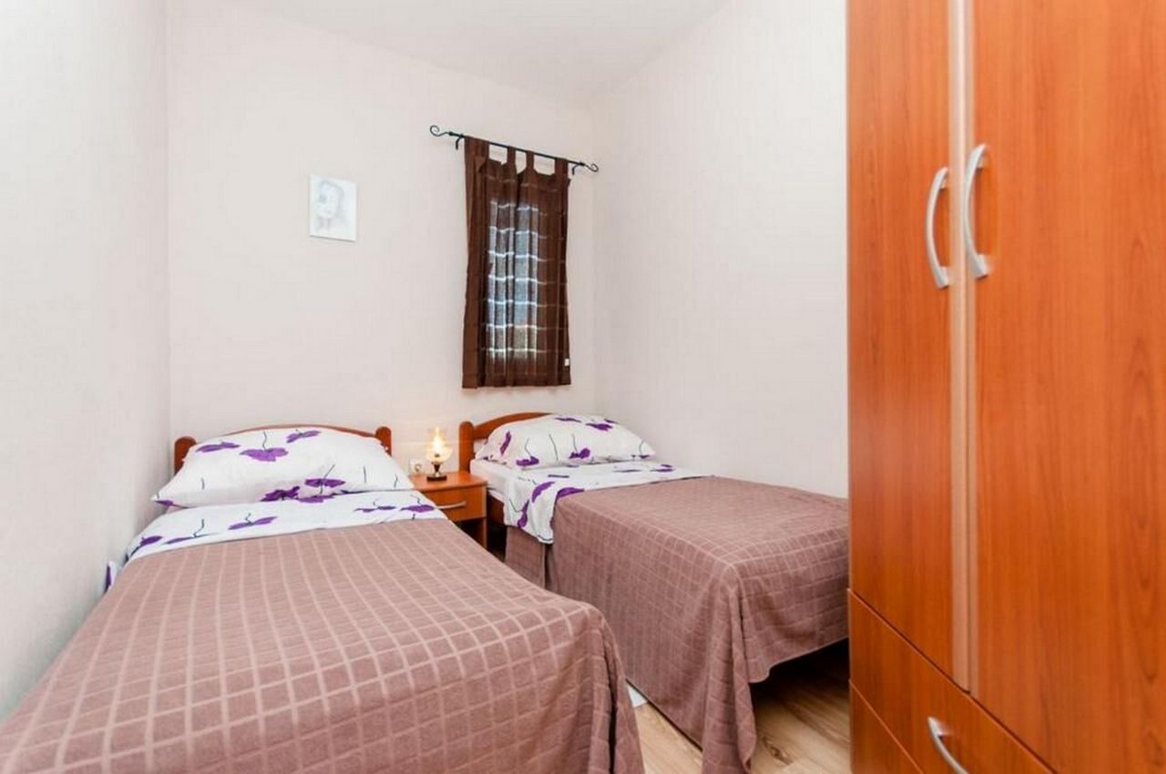 Apartments Mladen 45211-A2