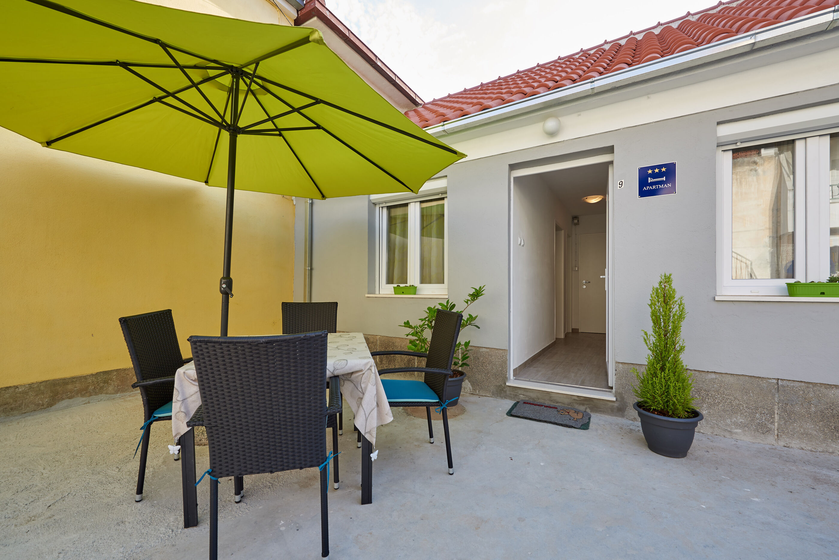 House Dvor K1