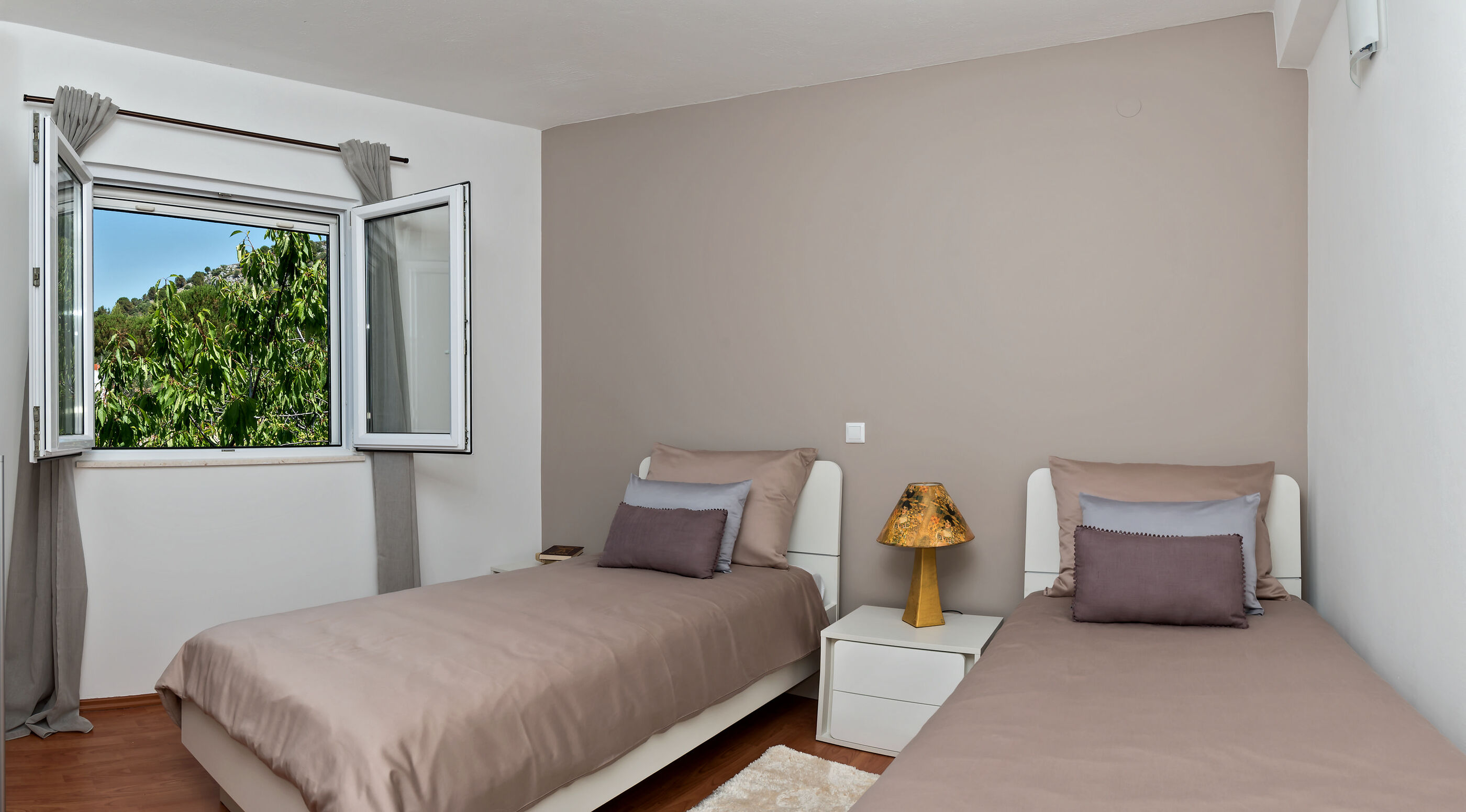 Apartments Roza 91041-A1