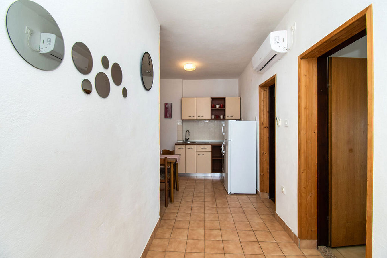 Apartments Crljenko 25301-A1