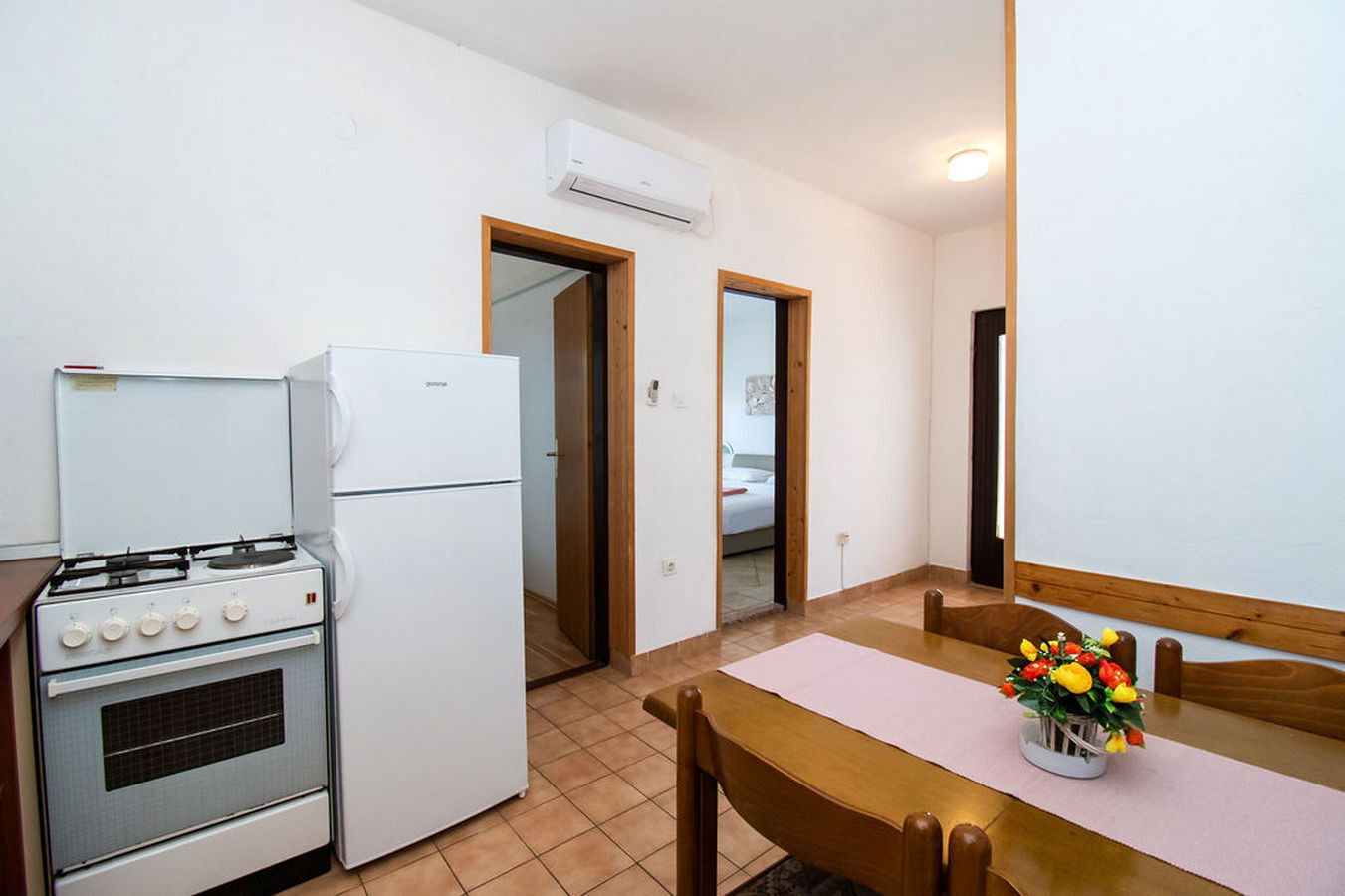 Apartments Crljenko 25301-A1