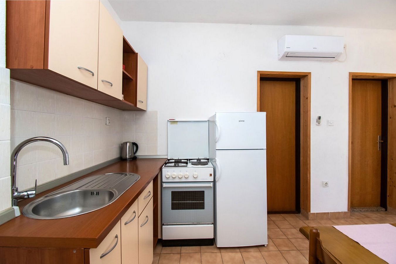 Apartments Crljenko 25301-A1
