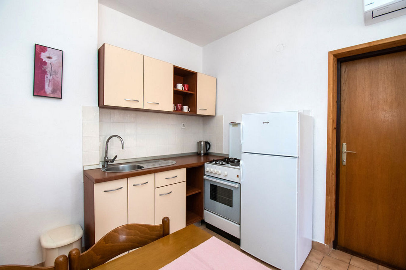 Apartments Crljenko 25301-A1