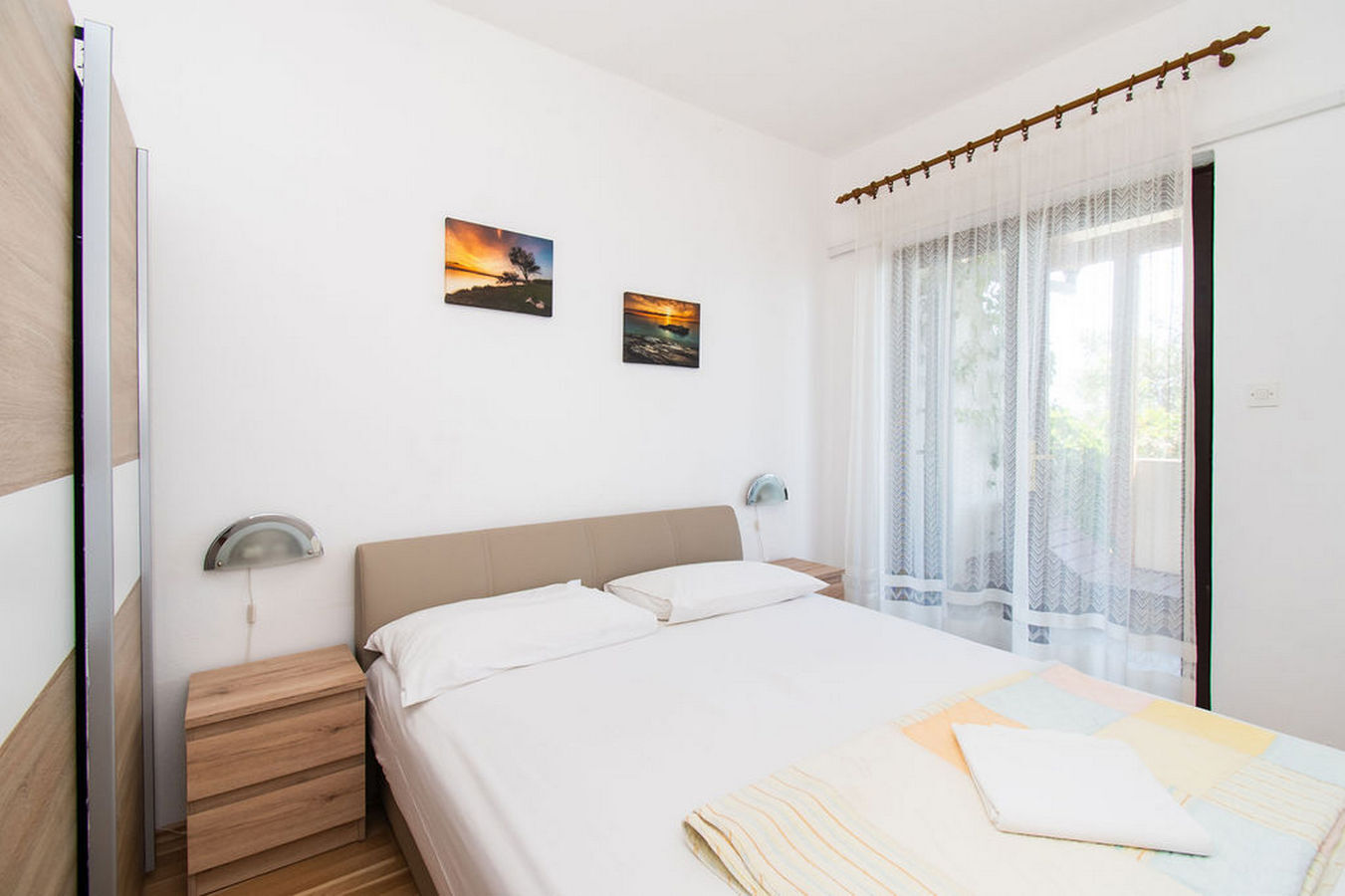 Apartments Crljenko 25301-A1