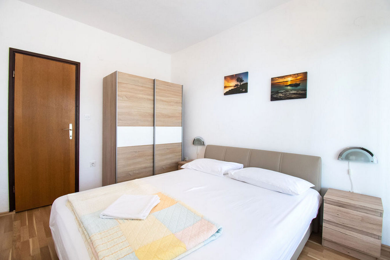 Apartments Crljenko 25301-A1