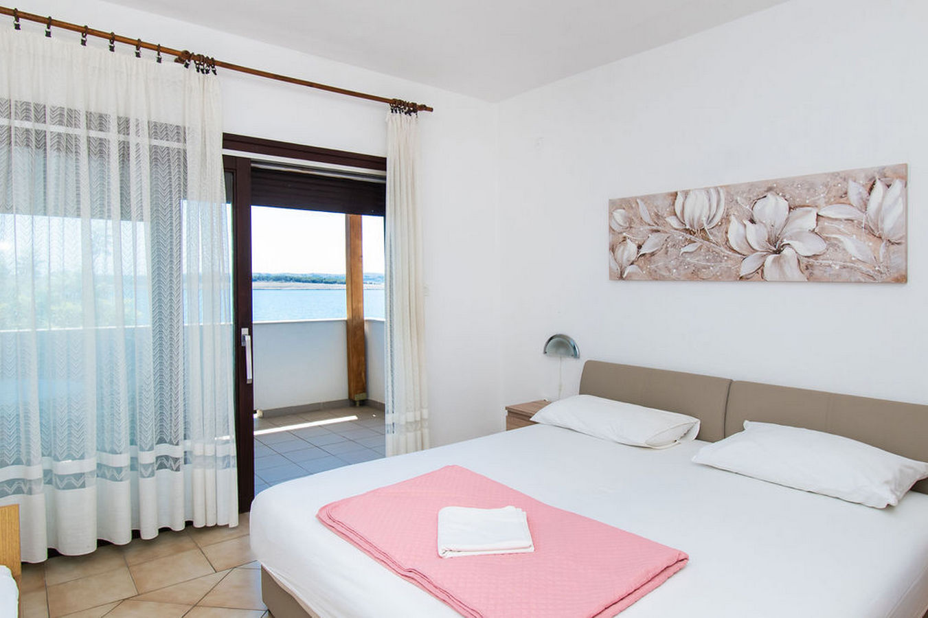 Apartments Crljenko 25301-A1