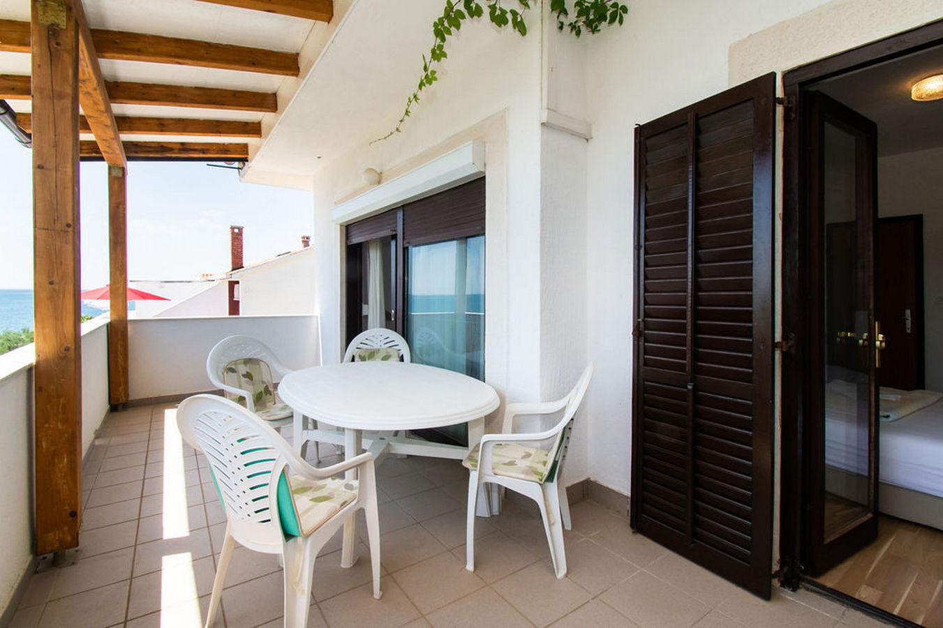 Apartments Crljenko 25301-A1