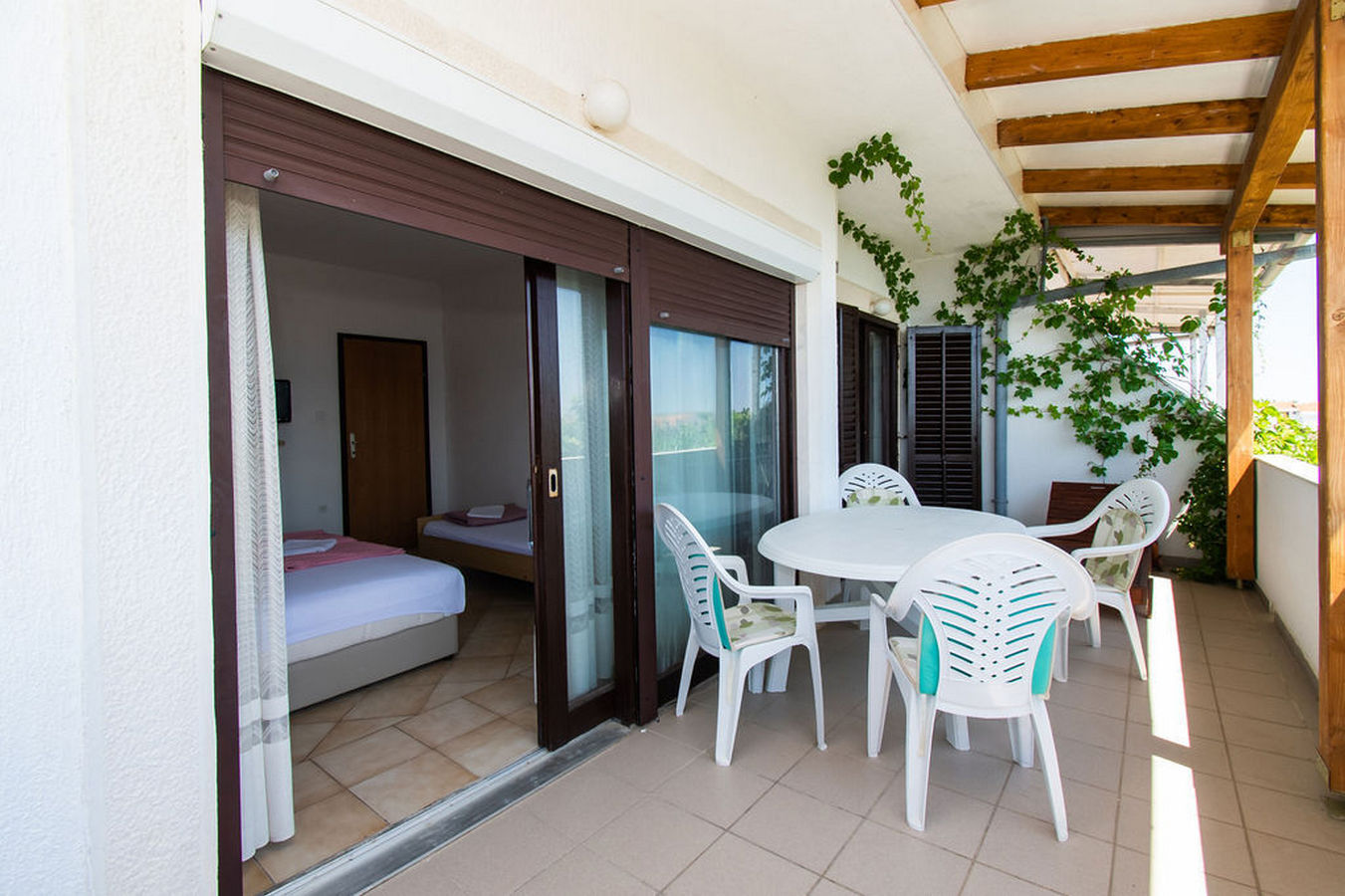 Apartments Crljenko 25301-A1
