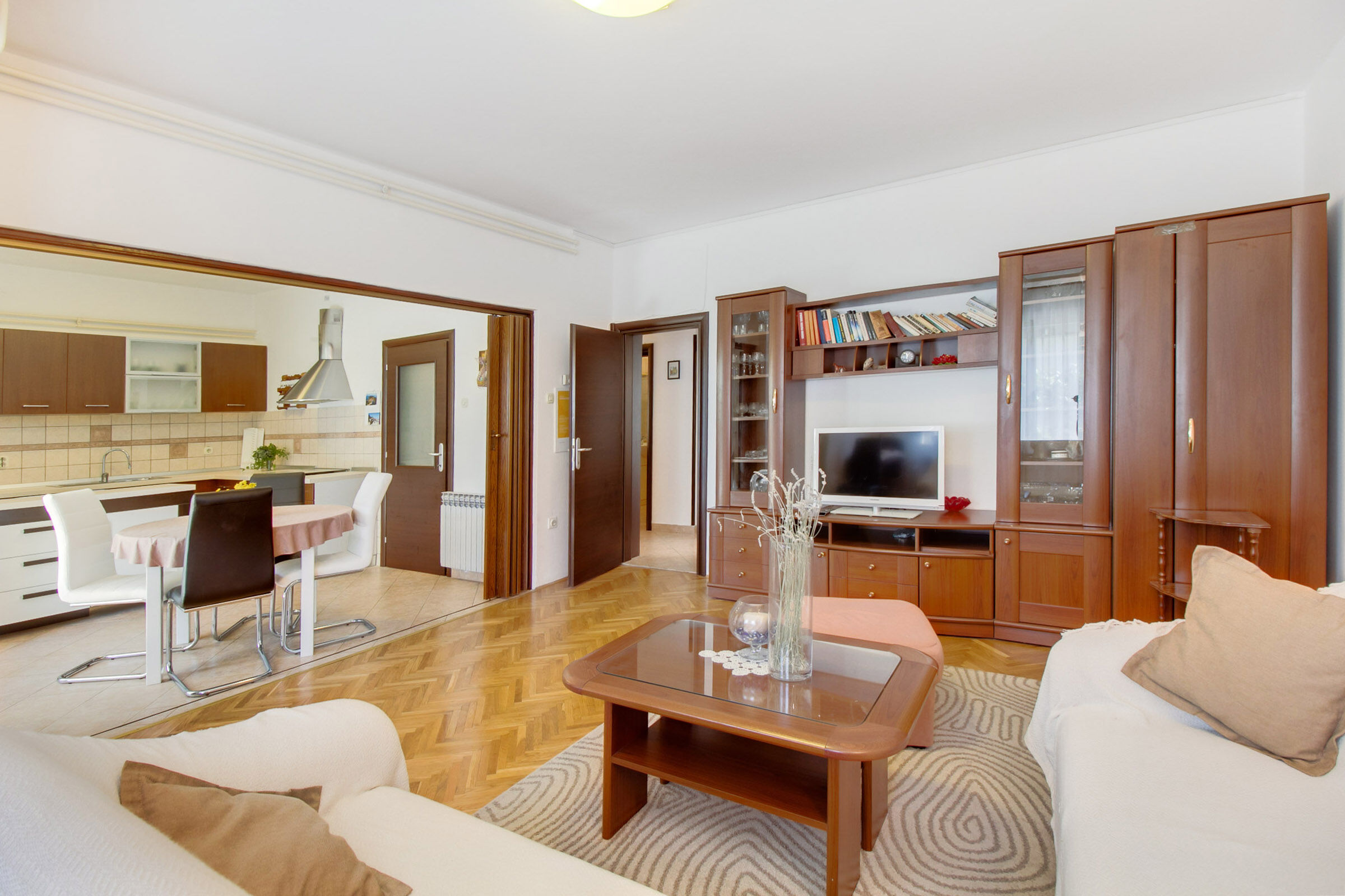 Apartments Helena 64721-A1