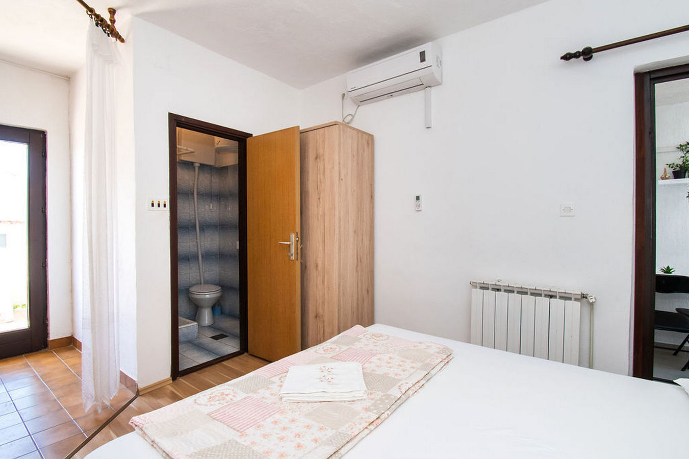 Apartments Crljenko 25301-A2