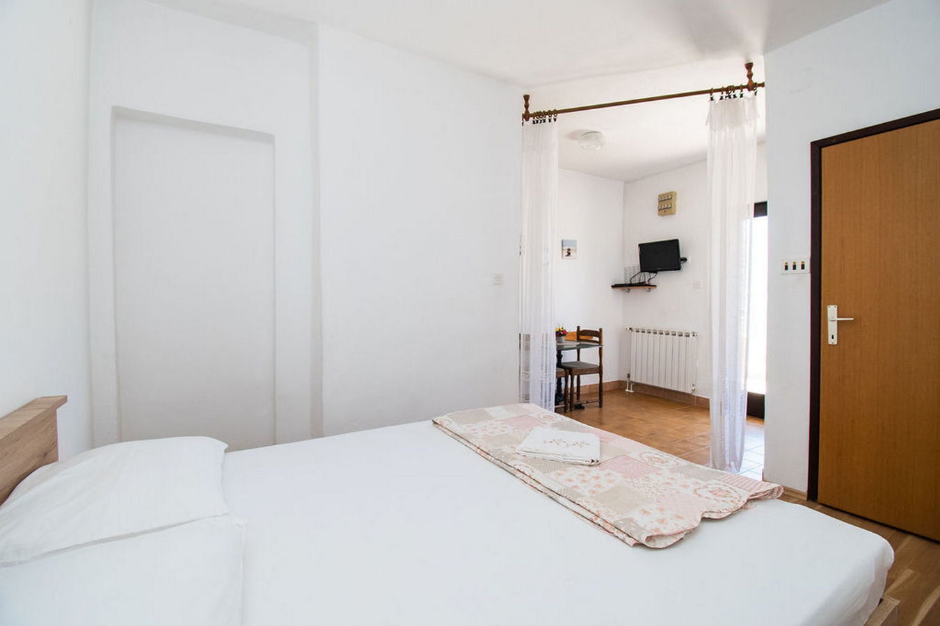 Apartments Crljenko 25301-A2