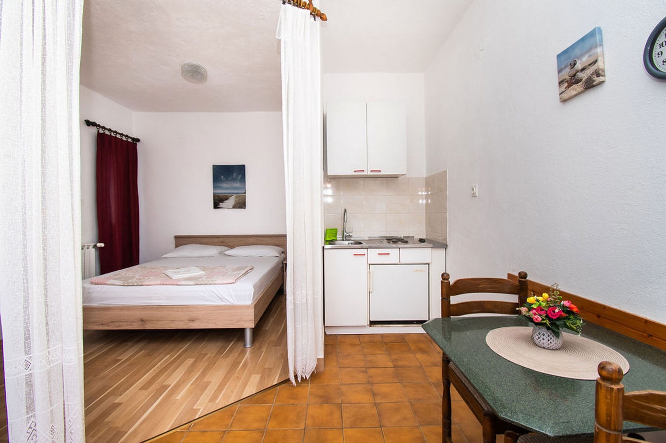 Apartments Crljenko 25301-A2