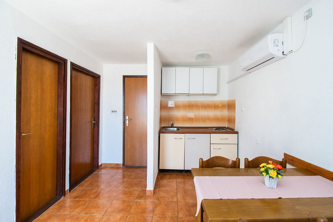 Apartments Crljenko 25301-A3