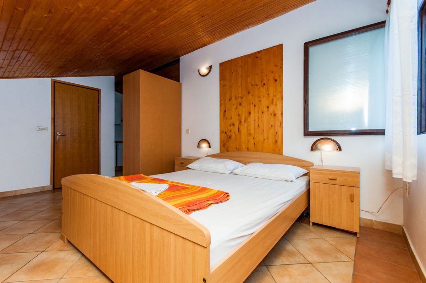 Apartments Crljenko 25301-A4