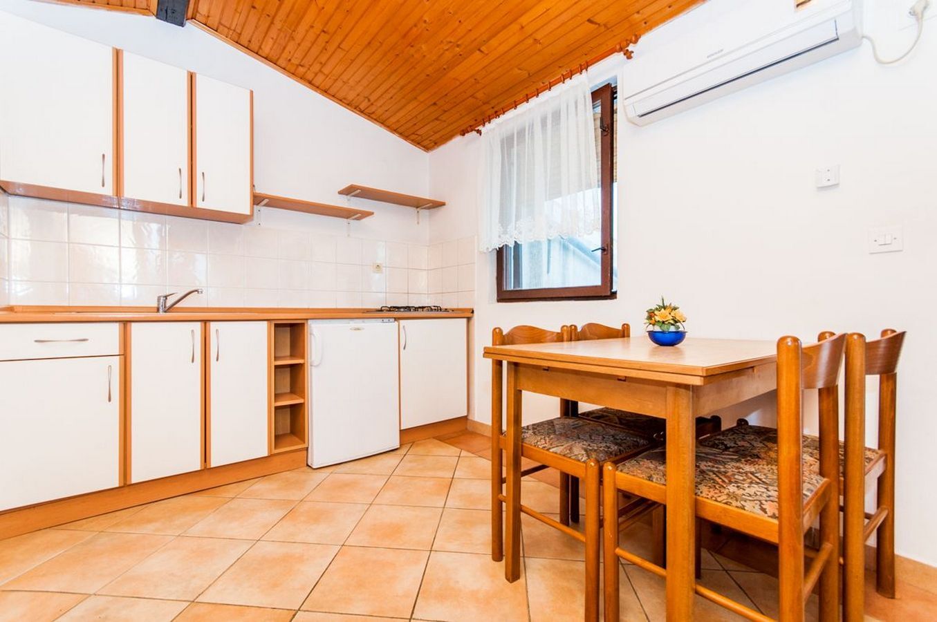 Apartments Crljenko 25301-A4