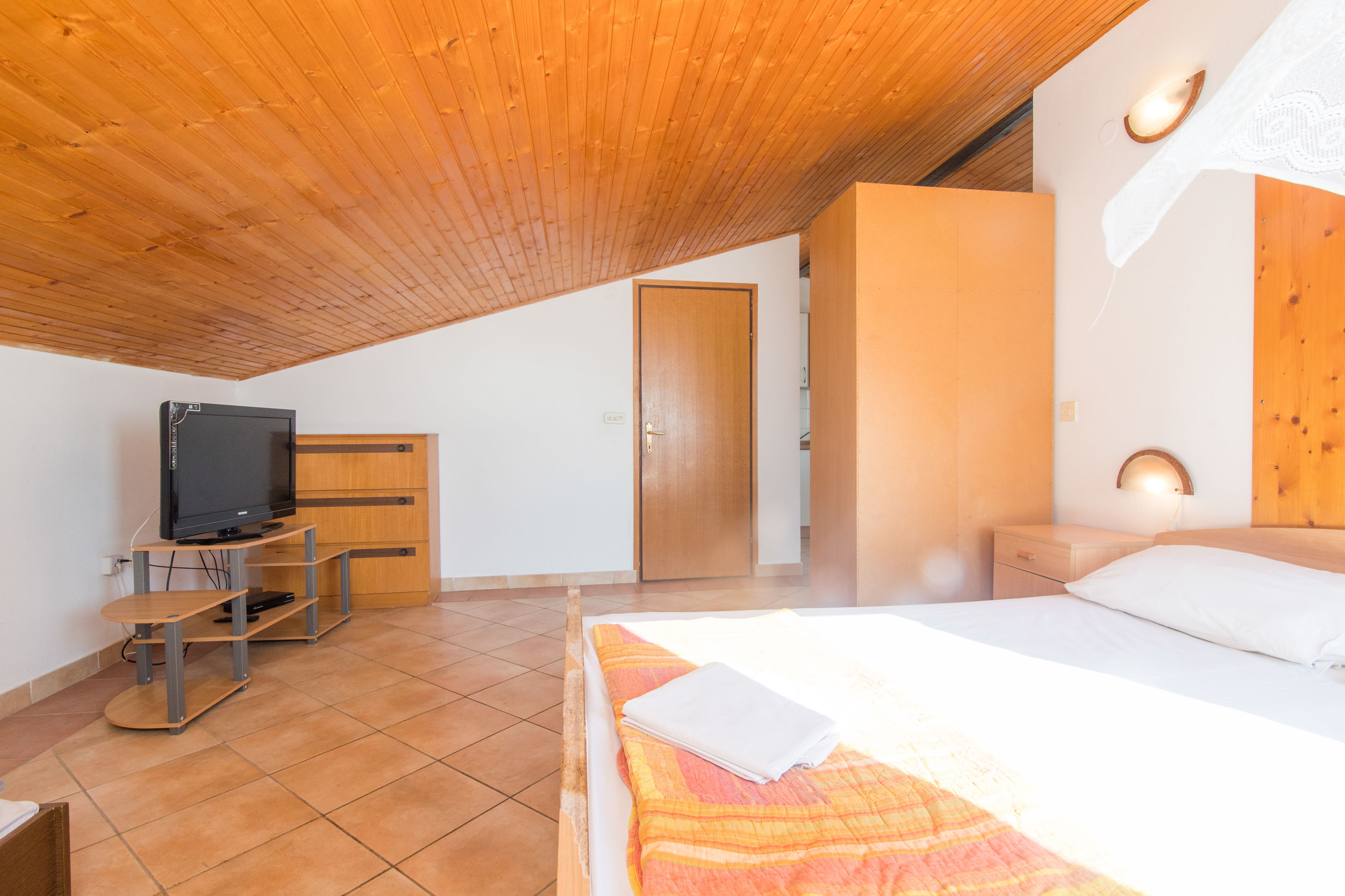 Apartments Crljenko 25301-A4