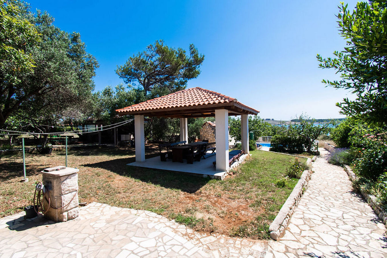 Apartments Crljenko 25301-A2