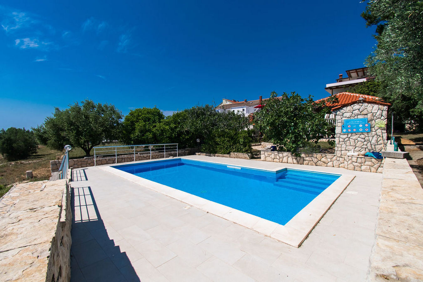 Apartments Crljenko 25301-A2