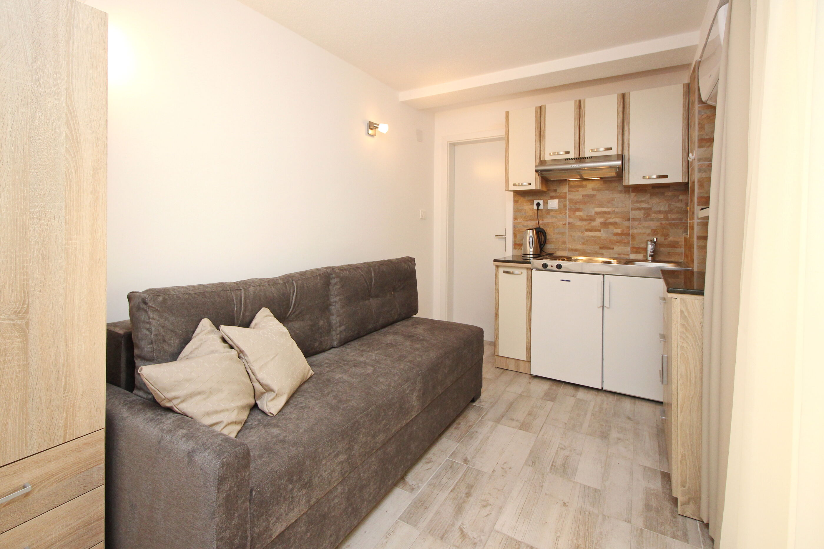 Apartments VASILIC CUGALJ SMOKVINA 69018-A4
