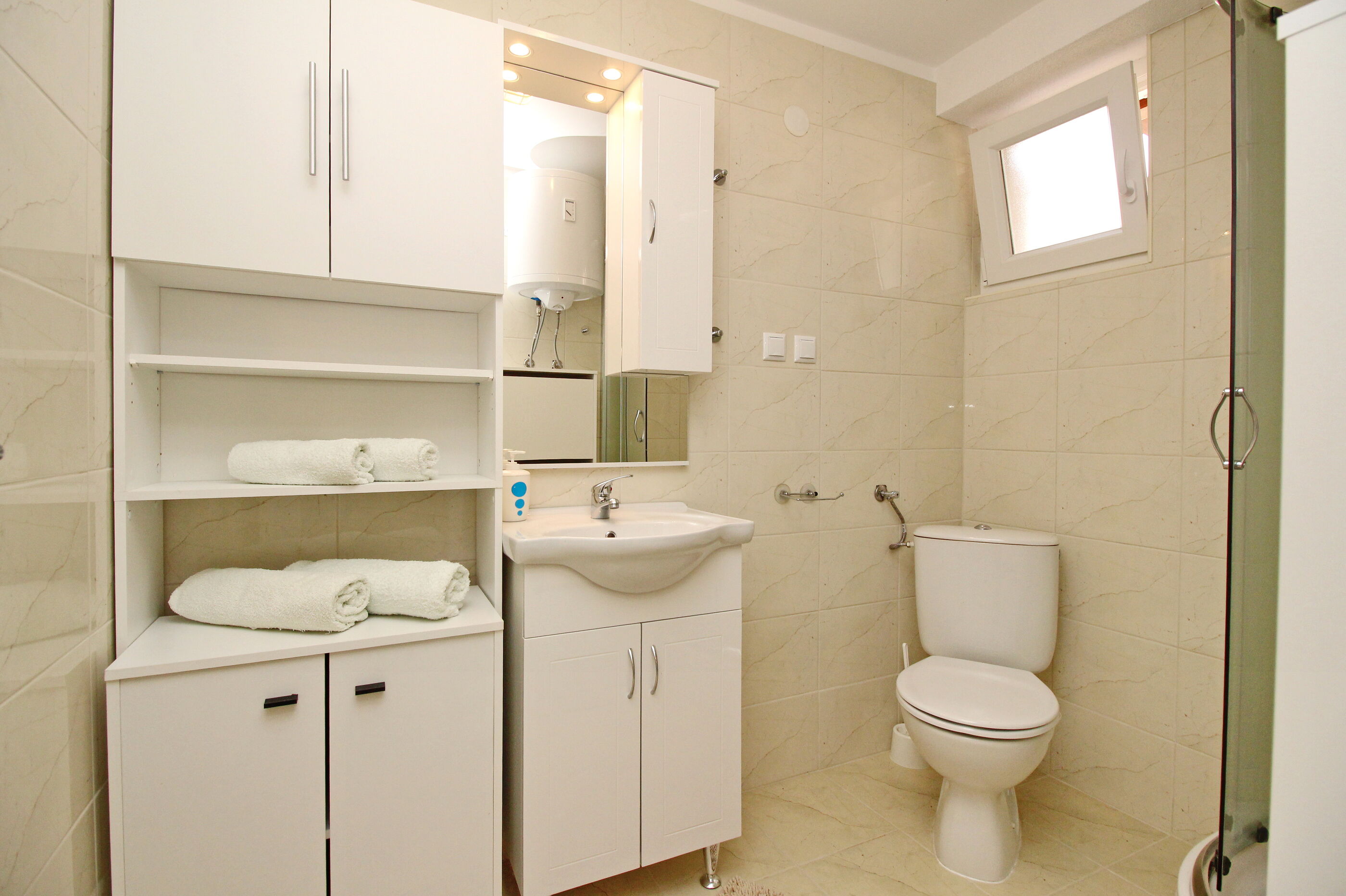 Apartments VASILIC CUGALJ SMOKVINA 69018-A4