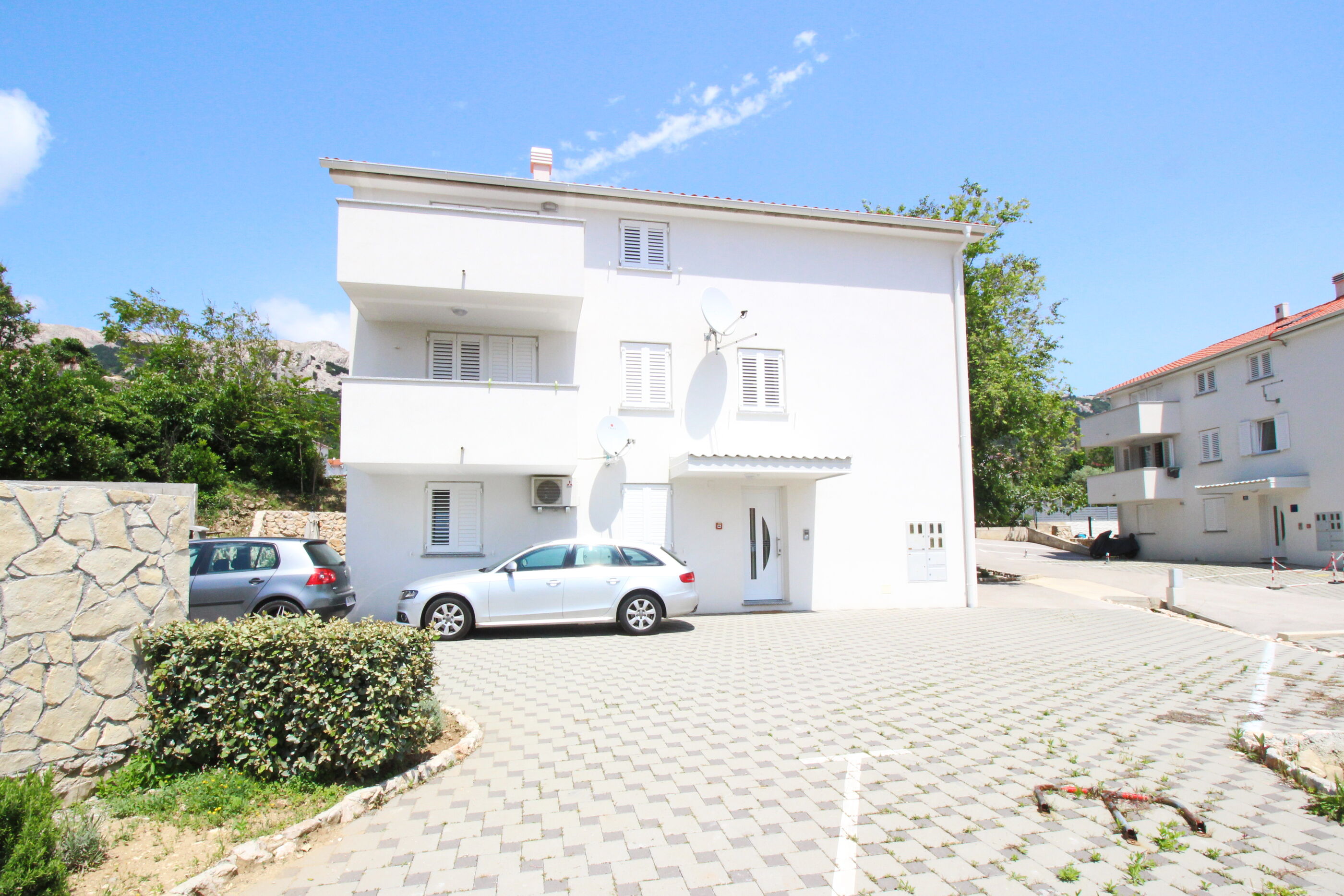 Apartments VASILIC CUGALJ SMOKVINA 69018-A3