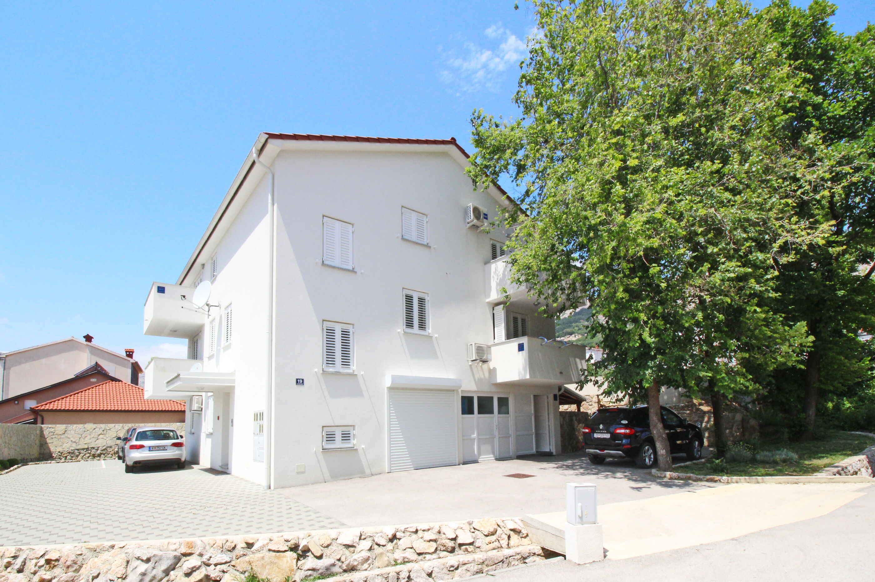 Apartments VASILIC CUGALJ SMOKVINA 69018-A3