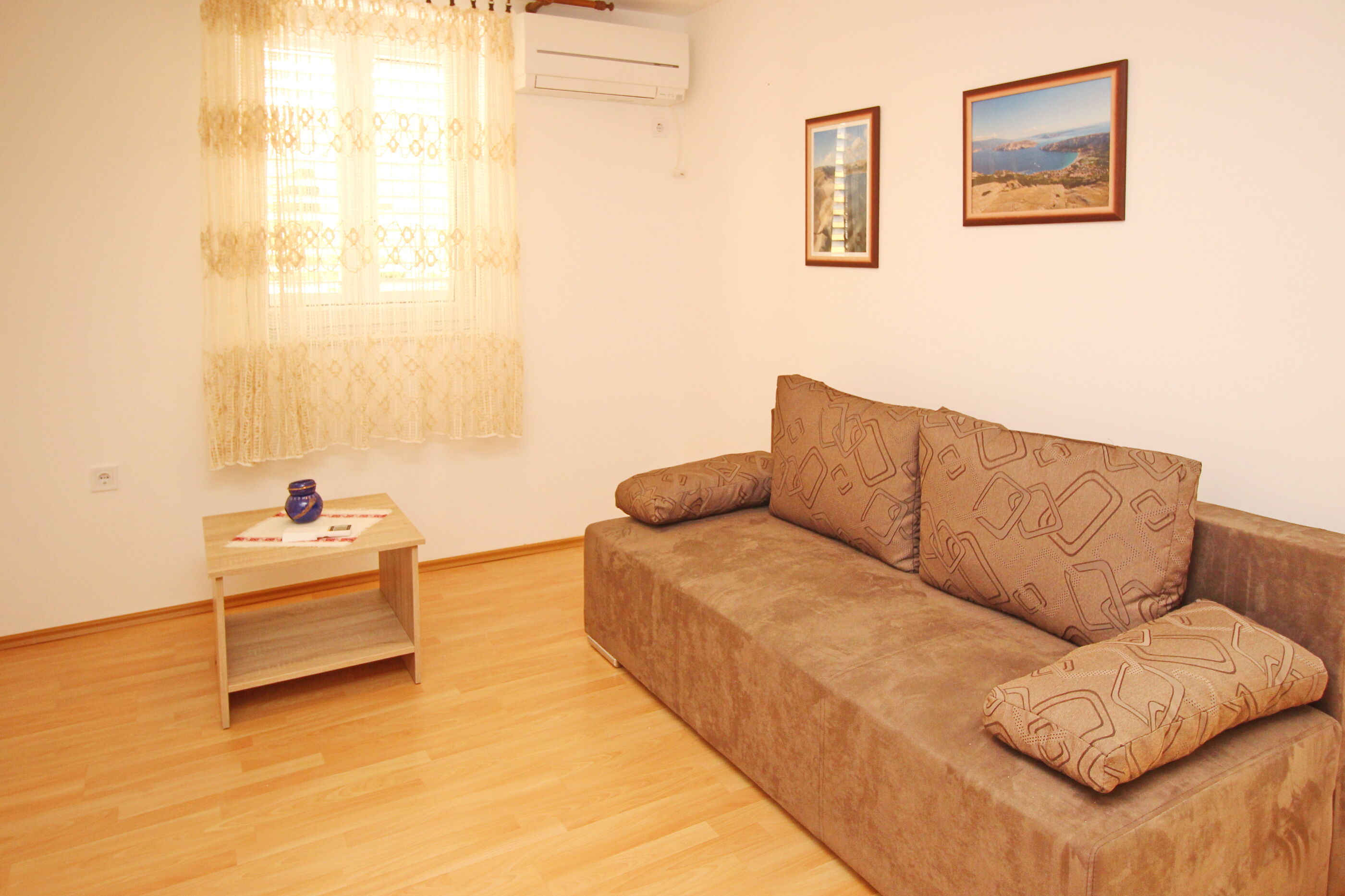 Apartments VASILIC CUGALJ SMOKVINA 69018-A1