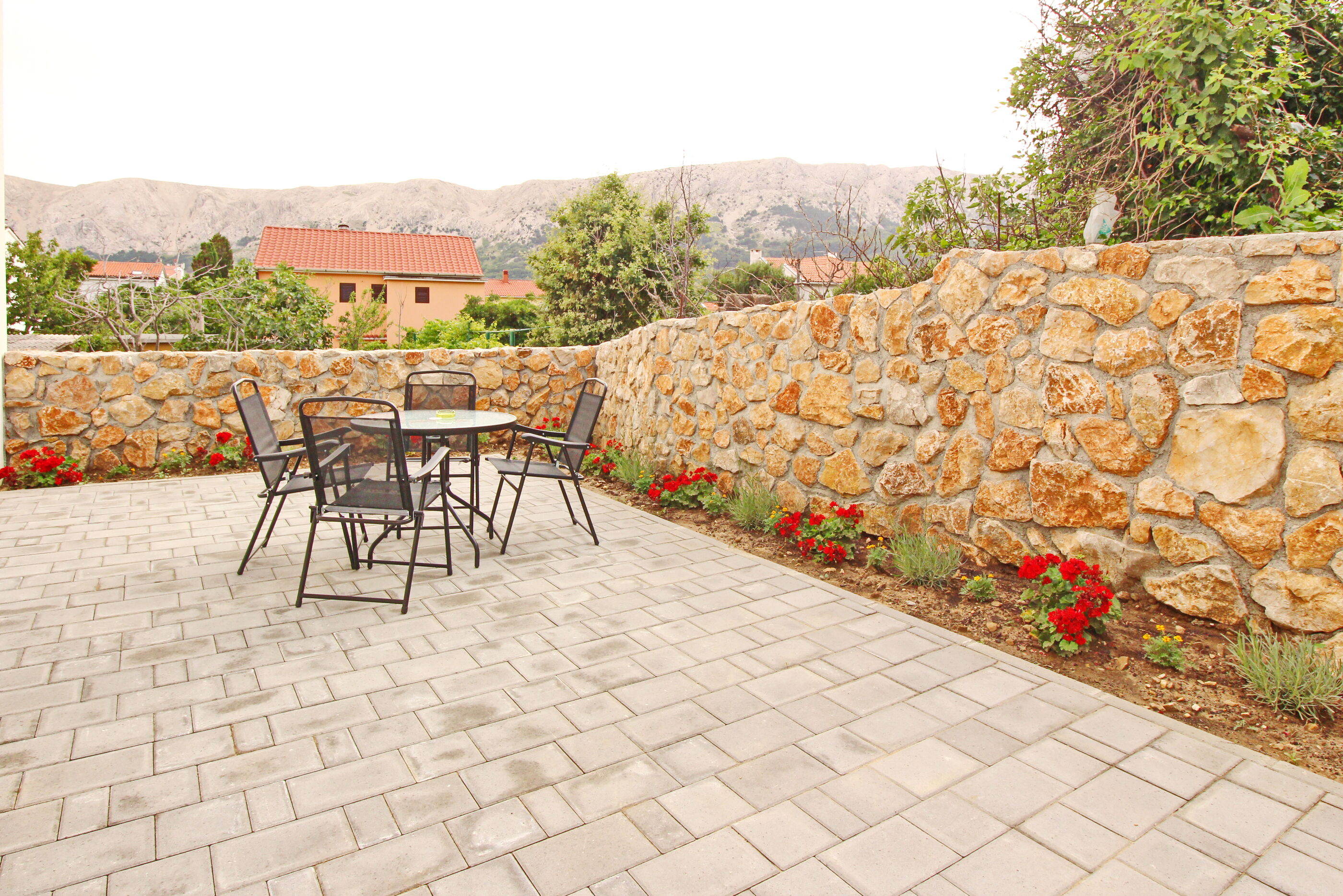 Apartments VASILIC CUGALJ SMOKVINA 69018-A1